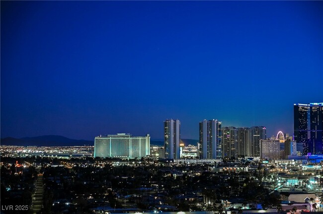 Building Photo - 900 S Las Vegas Blvd