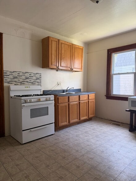 Building Photo - 2435 N 44th St