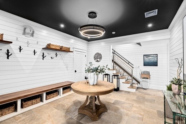 Building Photo - 67 Border St