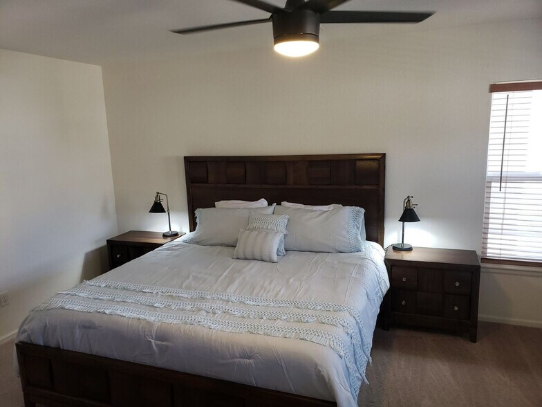 Building Photo - 11987 Bolton Dr