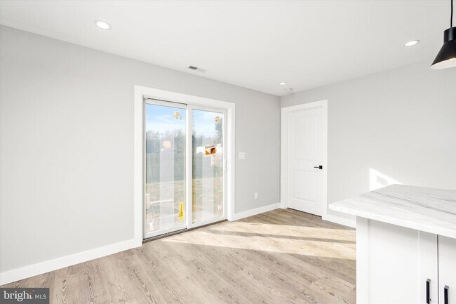 Building Photo - 92 Pennwood Dr