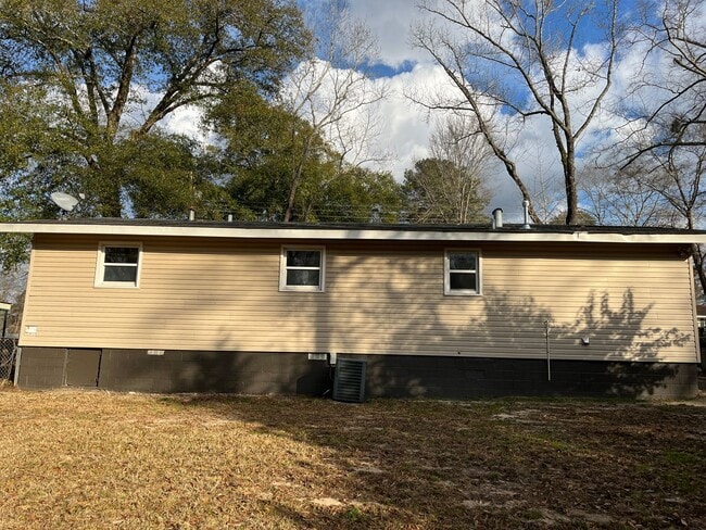 Building Photo - **ON HOLD**3 Bedroom / 1 Bathroom Home for Rent in Columbus, GA***