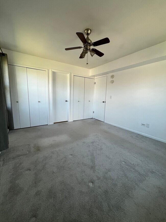 Building Photo - 5820 Wilshire Ct