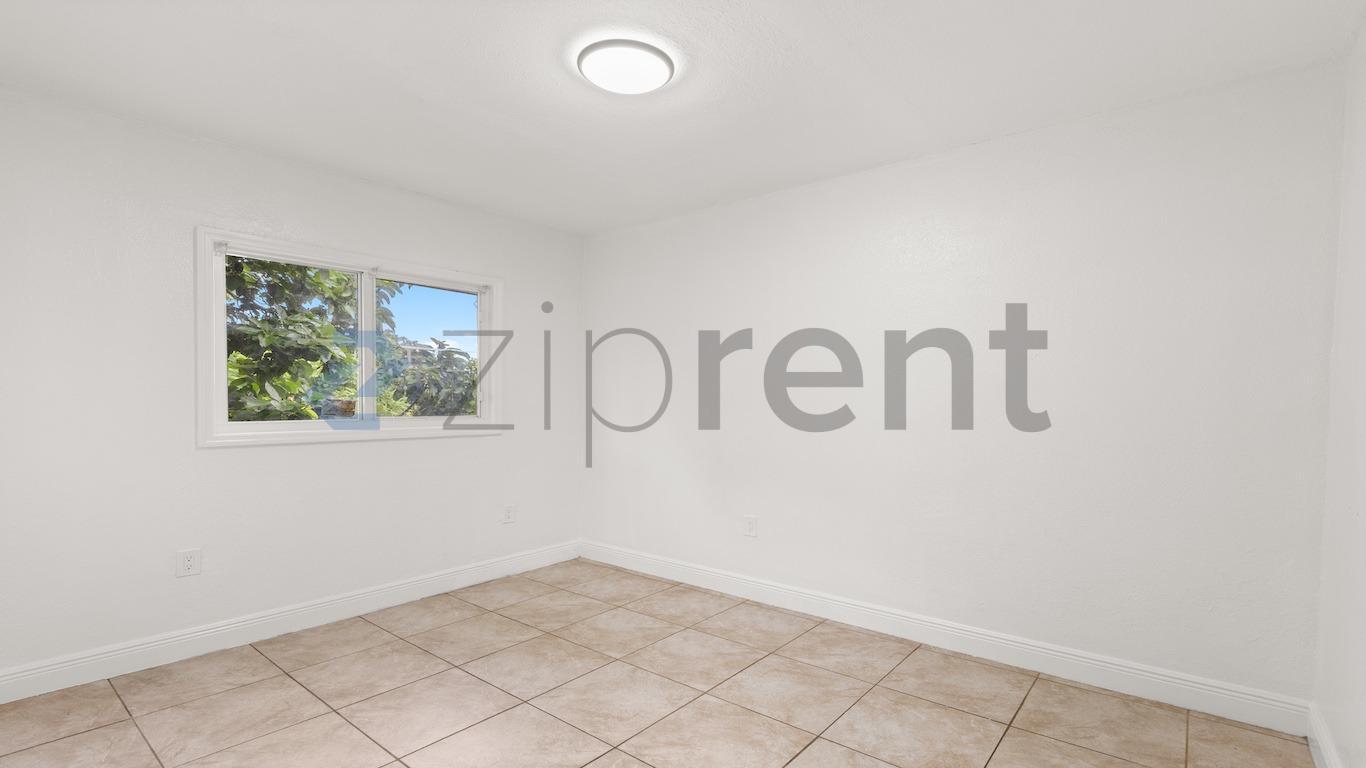 Building Photo - Unit