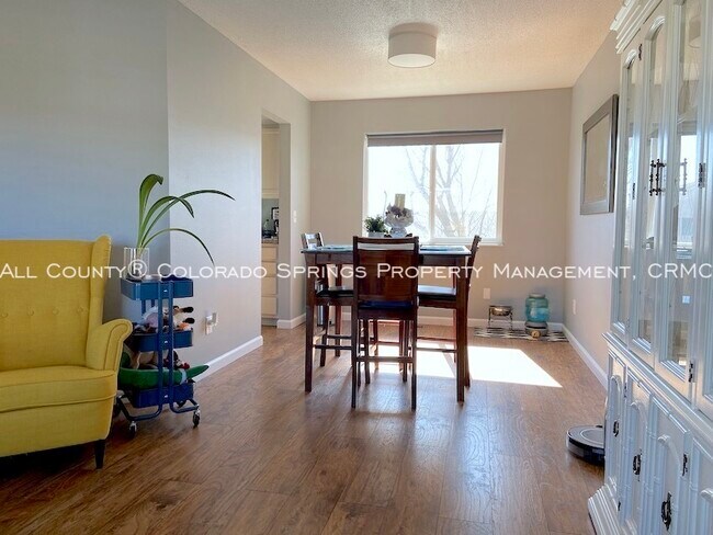 Building Photo - 5020 Wainwright Dr