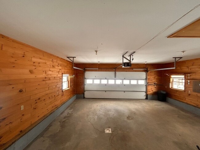 Building Photo - Charming Log Cabin Rental – 3 Bedroom / 2 Bath | Carthage School District