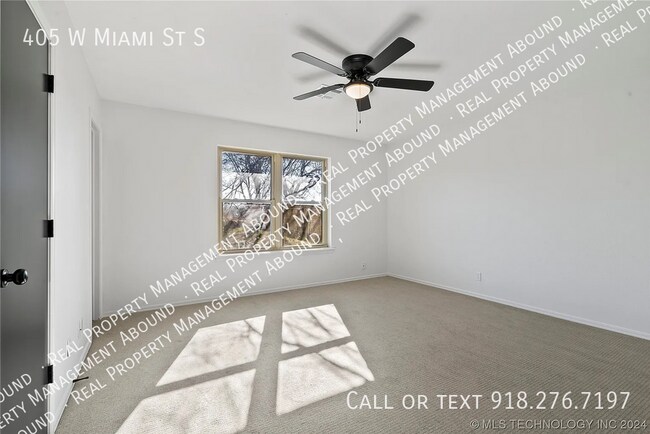 Building Photo - 405 W Miami St
