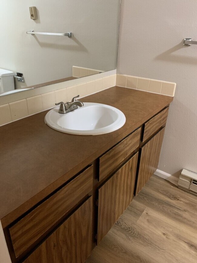 Building Photo - 1925 Ross Ct