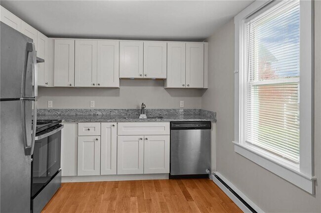 Building Photo - 54 Hillside Ave