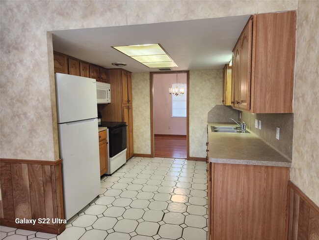 Building Photo - 515 Shady Glade Dr