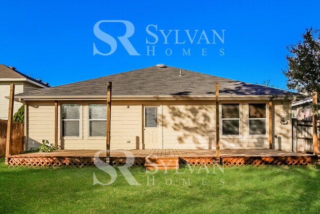 Building Photo - Enjoy living the good life in this 4 bedroom, 2 bathroom home