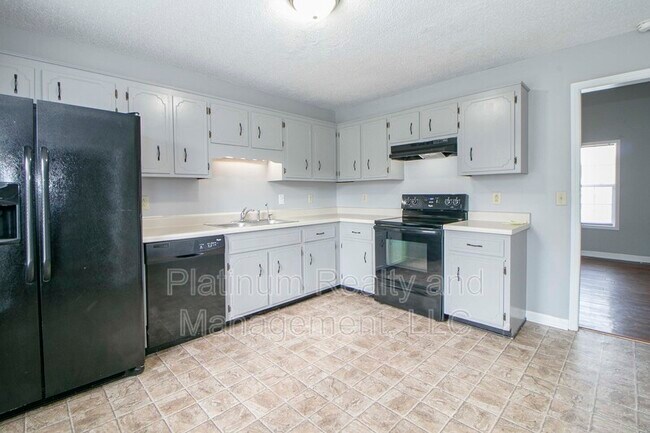 Building Photo - 1212 Kendall Dr