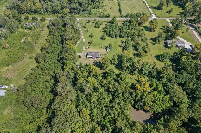 Building Photo - 806 Co Rd 2112