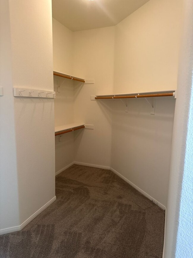 Building Photo - Single Story 4 bed 3 bath for Rent in Temeku Hills