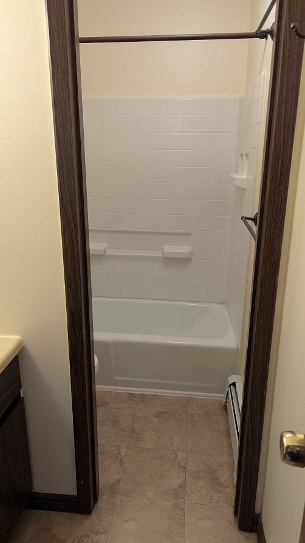 Building Photo - Bright & Spacious 2 Bed with Balcony in Prime Location