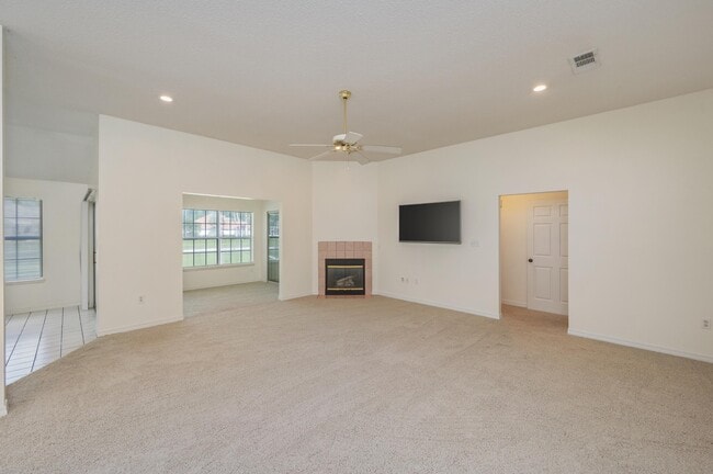 Building Photo - 437 S Shore Dr