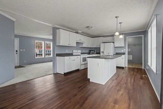 Building Photo - 212 Shipmans Pike