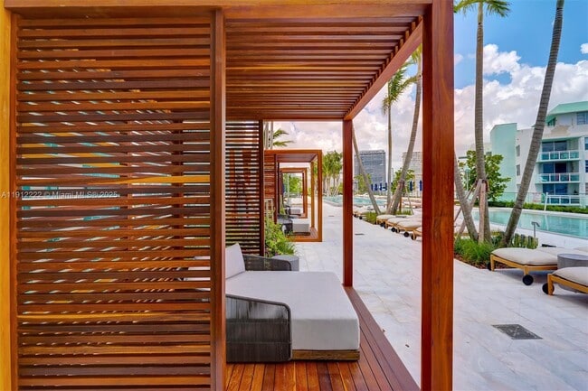 Building Photo - 3131 NE 7th Ave