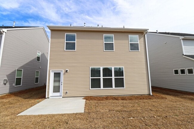 Building Photo - Spacious 3BR Home with Community Pool!