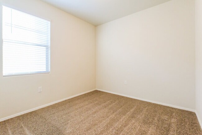 Building Photo - 5182 E Sharbel Rd