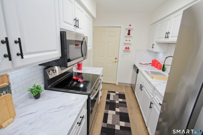 Building Photo - 1 Concorde Way