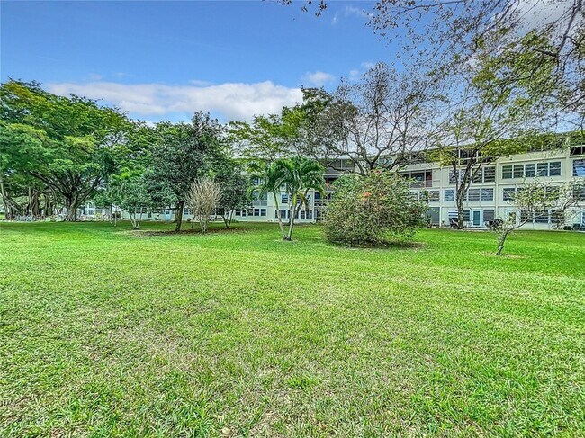 Building Photo - 226 Newport Dr