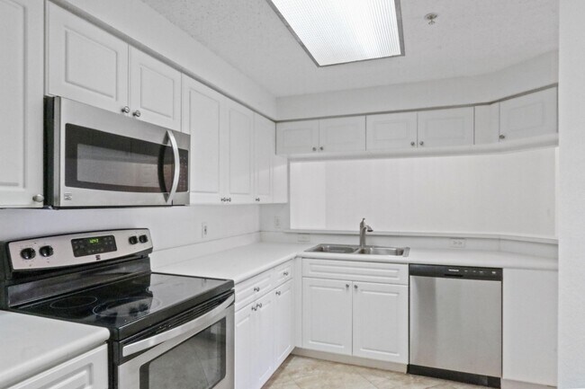 Building Photo - 3019 Alcazar Pl