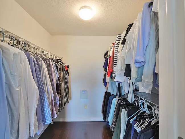 Building Photo - 10144 Arbor Run Dr