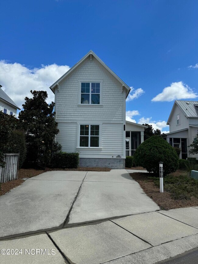 Building Photo - 819 Meadowsweet Ln