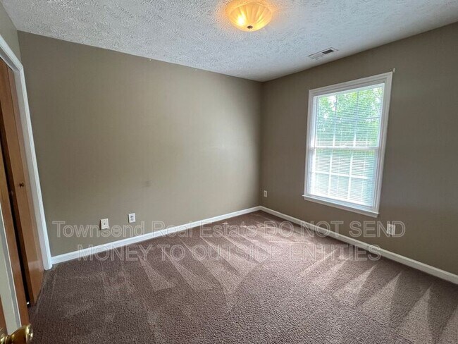 Building Photo - 155 Saunders Ct