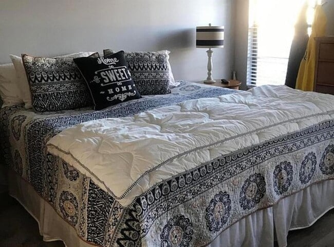 Building Photo - 7716 SE Sugar Sand Cir