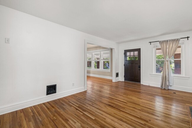 Building Photo - Gardener's Dream! 3-Bedroom, 1.5-Bath Home, Steps away from Tower Grove Park