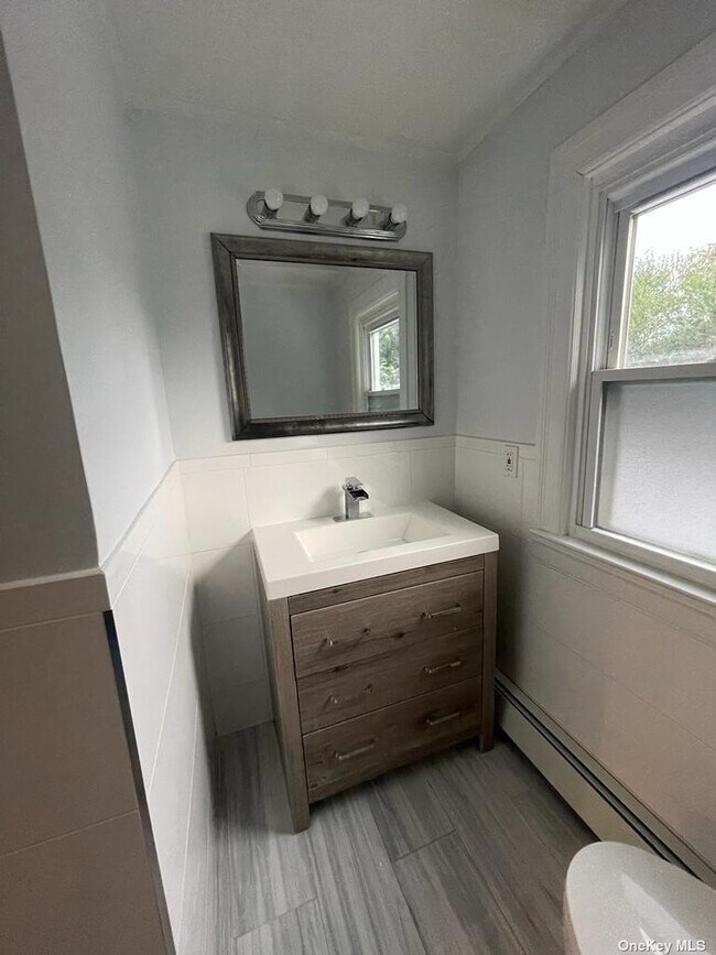 Building Photo - 2 5th St