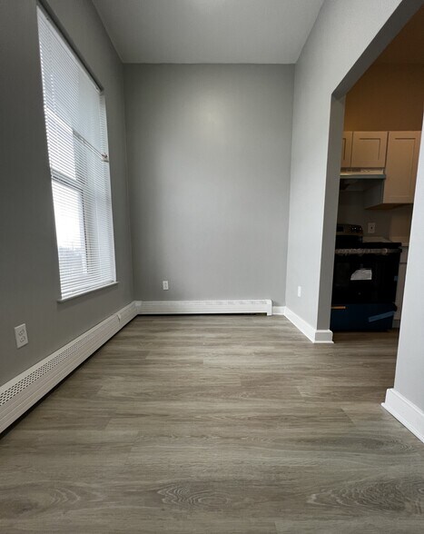 Building Photo - 130 Warren St