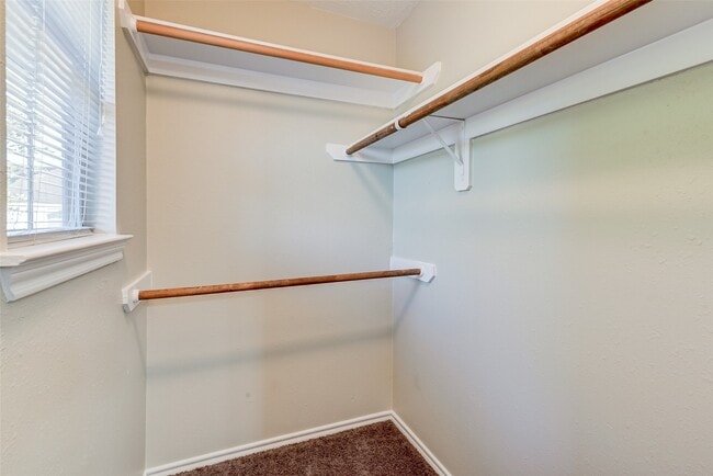 Building Photo - 14426 Mooreview Ln