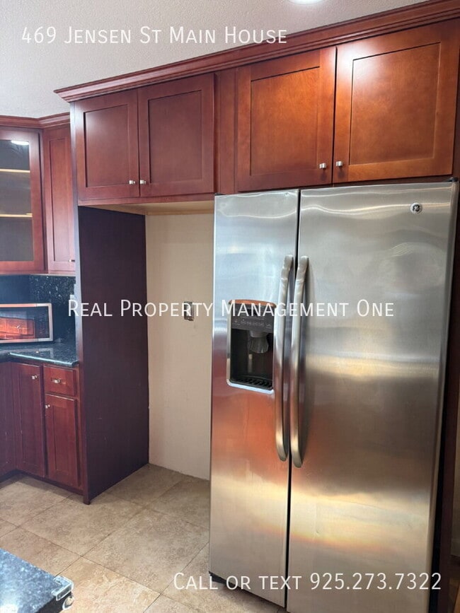 Building Photo - 469 Jensen St