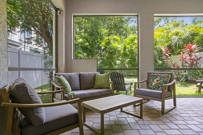 Building Photo - 408 S Matanzas Ave