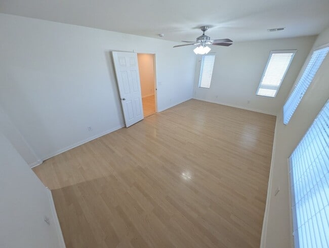 Building Photo - 7931 N Kelburn Hill St
