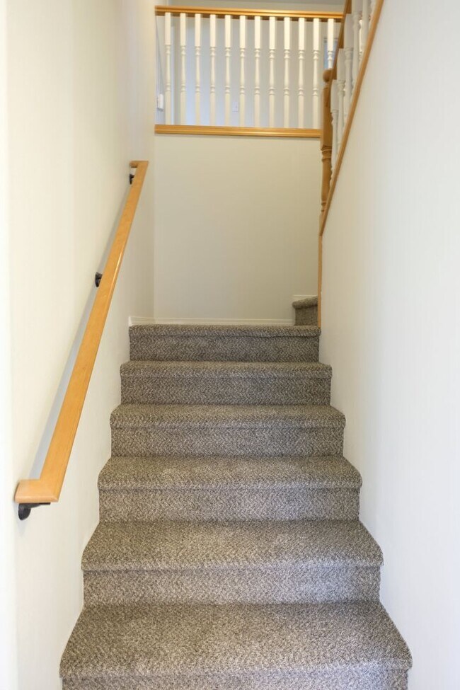 Building Photo - ***REST OF DECEMBER FREE***? Your Dream Rental: Large, Serene Home with Fenced Yard?