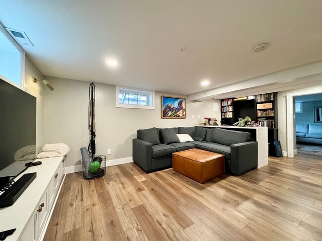 Building Photo - Admiral District~West Seattle Home