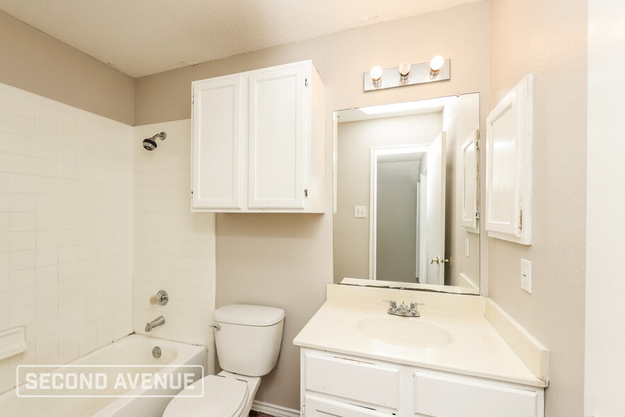 Building Photo - 12931 Parker Ct