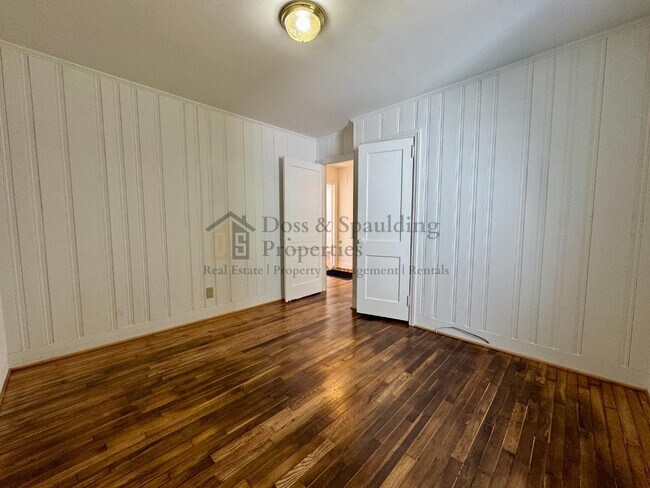 Building Photo - 1617 Roseland St