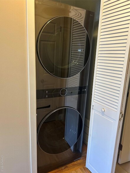 Building Photo - 135 W Nyack Rd