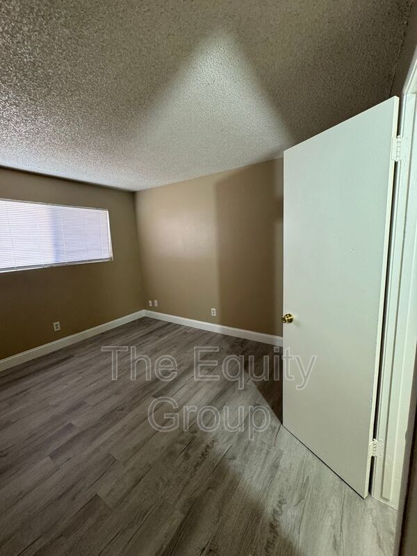 Building Photo - 624 N Garden St