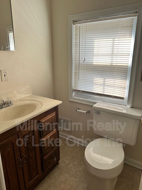 Building Photo - 709 W Dryden Rd