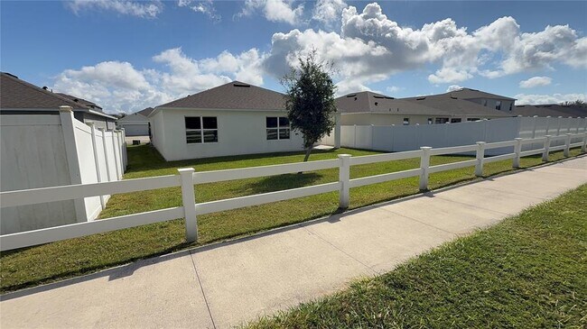 Building Photo - 611 Autumn Stream Dr