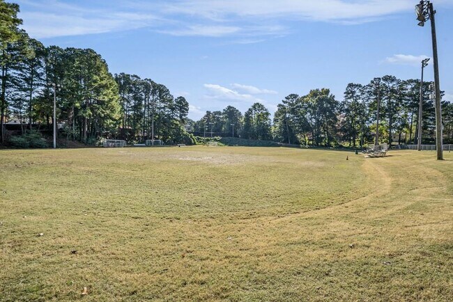 Building Photo - 612 Luckett Ct