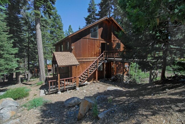 Building Photo - LONG-TERM RENTAL: Upper Floor Unit in Duplex with Washer/Dryer & Wood Stove!