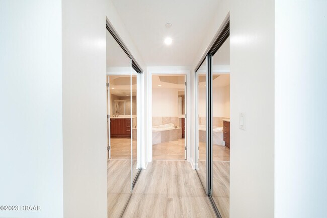 Building Photo - 241 Riverside Dr