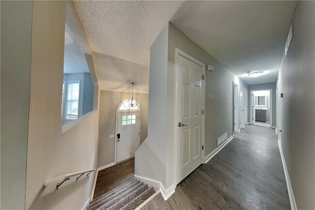 Building Photo - 214 Brookside Dr